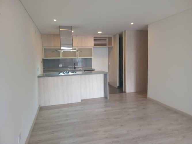 Apartamento de 2 alcobas en arriendo en El Poblado, Medellín, 75 m² · foto 4 de 17