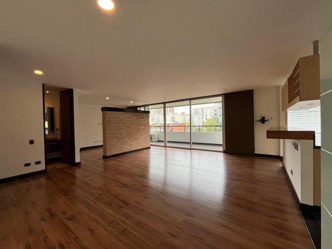 Apartamento de 2 alcobas en venta en El Poblado, Medellín, 136 m² · foto 1 de 19