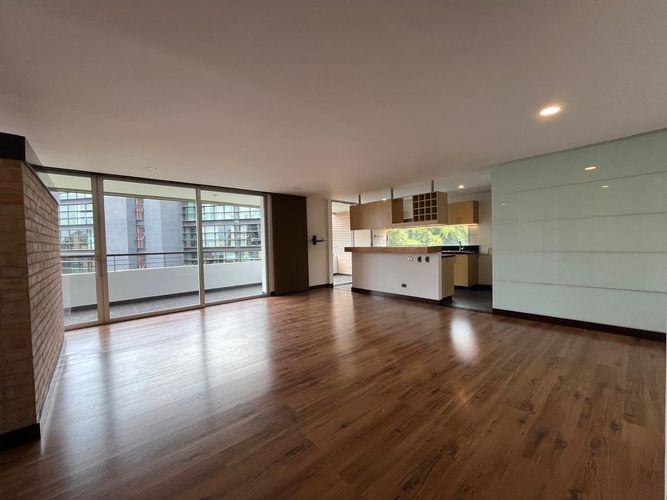 Apartamento de 2 alcobas en venta en El Poblado, Medellín, 136 m² · foto 2 de 19