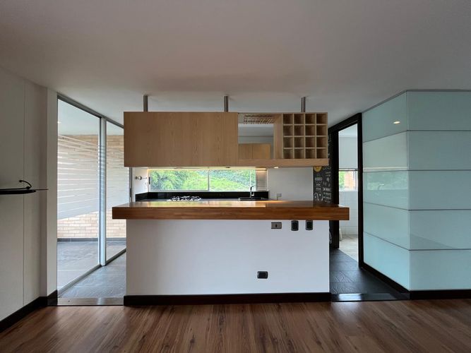 Apartamento de 2 alcobas en venta en El Poblado, Medellín, 136 m² · foto 7 de 19
