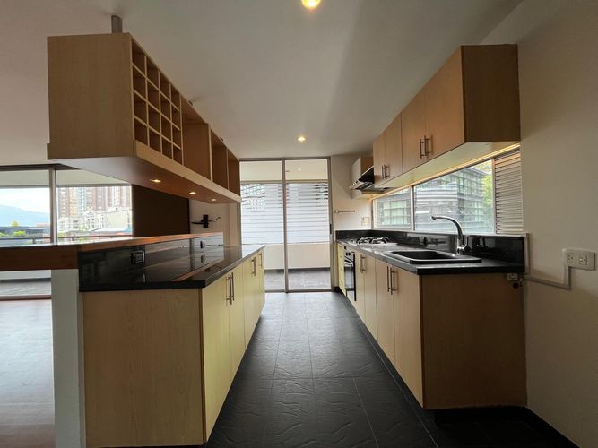 Apartamento de 2 alcobas en venta en El Poblado, Medellín, 136 m² · foto 10 de 19