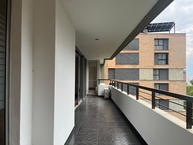 Apartamento de 2 alcobas en venta en El Poblado, Medellín, 136 m² · foto 13 de 19