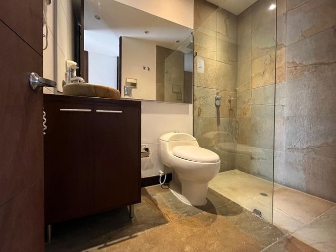 Apartamento de 2 alcobas en venta en El Poblado, Medellín, 136 m² · foto 16 de 19