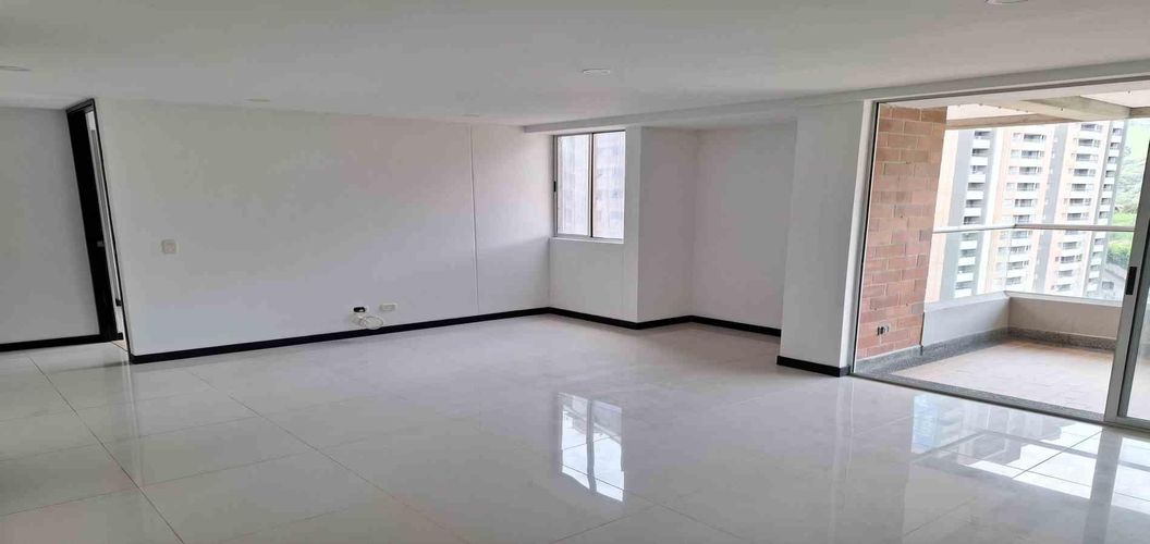 Apartamento de 2 alcobas en venta en Loma De La Doctora, Sabaneta, 85 m² · foto 2 de 21