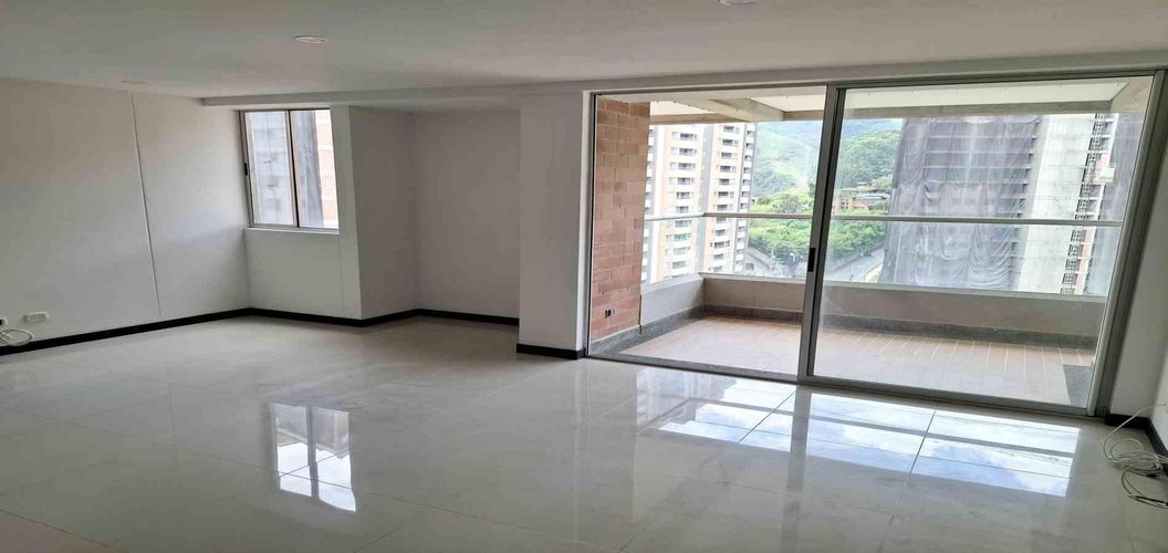 Apartamento de 2 alcobas en venta en Loma De La Doctora, Sabaneta, 85 m² · foto 3 de 21