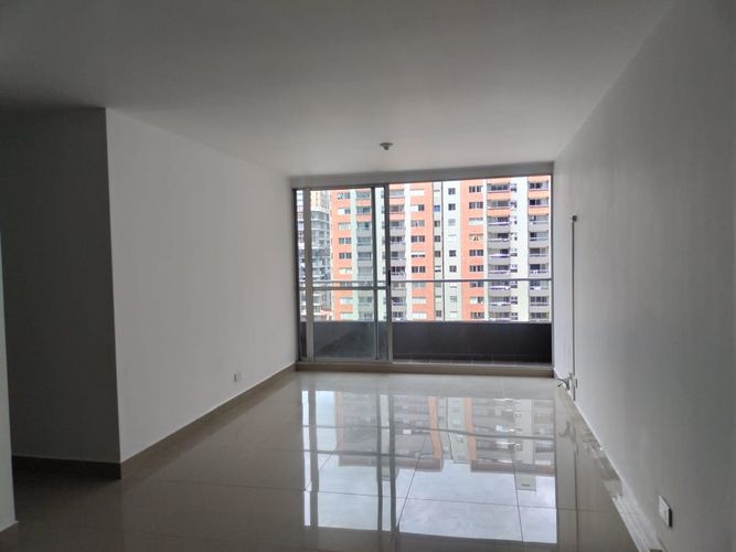 Apartamento de 3 alcobas en arriendo en El Poblado, Medellín, 84 m² · foto 2 de 20