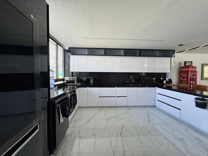 Casa de 3 alcobas en venta en Llano Grande, Rionegro, 311 m² · foto 4 de 11