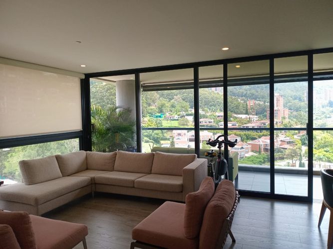 Apartamento de 2 alcobas en venta en El Poblado, Medellín, 122 m² · foto 2 de 18
