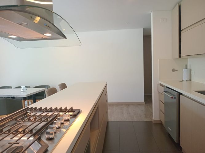 Apartamento de 2 alcobas en venta en El Poblado, Medellín, 122 m² · foto 4 de 18