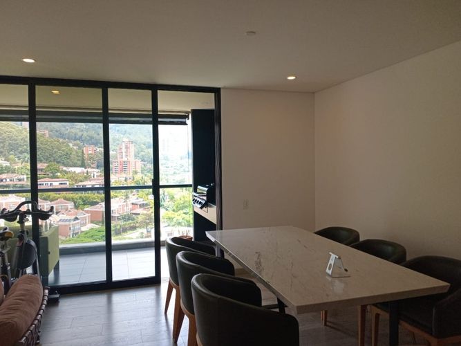 Apartamento de 2 alcobas en venta en El Poblado, Medellín, 122 m² · foto 6 de 18