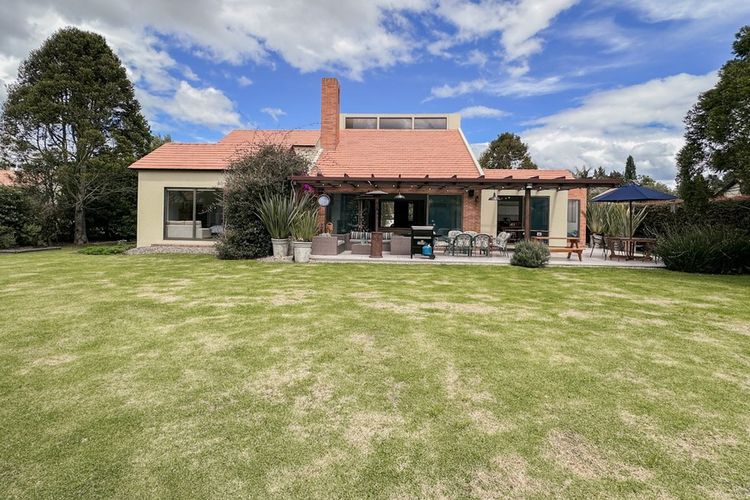 Casa de 4 alcobas en venta en Guaymaral, Bogotá, 406 m² · foto 2 de 24