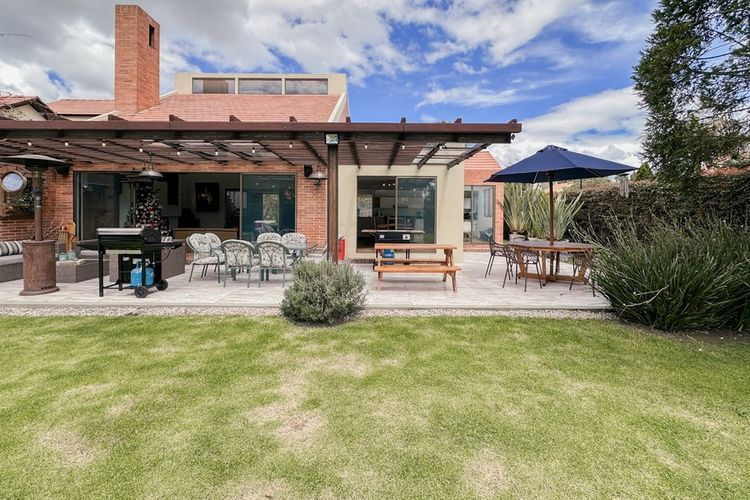 Casa de 4 alcobas en venta en Guaymaral, Bogotá, 406 m² · foto 3 de 24