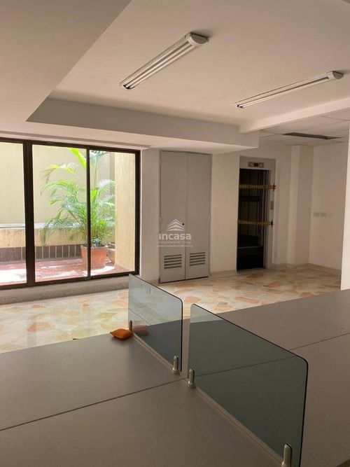 Edificio en venta en Centenario, Cali, 891 m² · foto 3 de 13