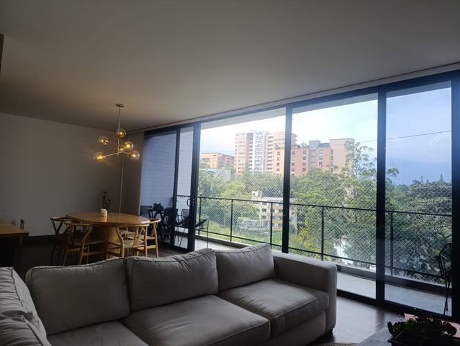 Apartamento de 2 alcobas en arriendo en El Poblado, Medellín, 120 m² · foto 2 de 18