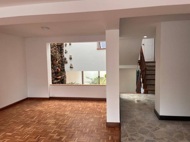 Casa de 3 alcobas en venta en Los Cedros, Bogotá, 218 m² · foto 2 de 14