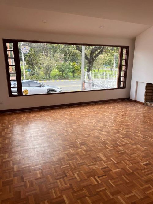 Casa de 3 alcobas en venta en Los Cedros, Bogotá, 218 m² · foto 3 de 14