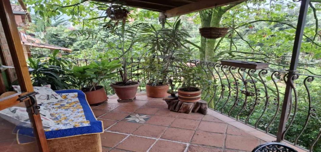 Casa de 3 alcobas en venta en El Chingui, Envigado, 475 m² · foto 18 de 24