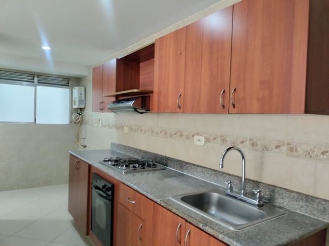 Apartamento de 3 alcobas en arriendo en El Poblado, Medellín, 83 m² · foto 9 de 15