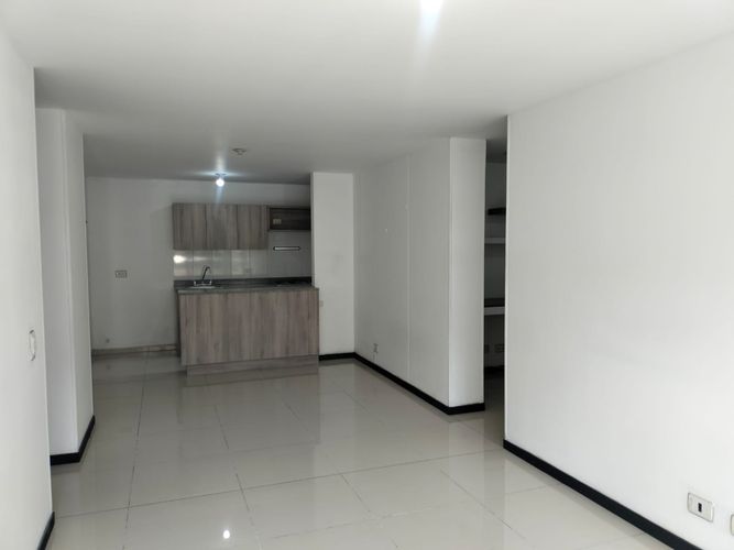 Apartamento de 3 alcobas en arriendo en El Poblado, Medellín, 74 m² · foto 2 de 17