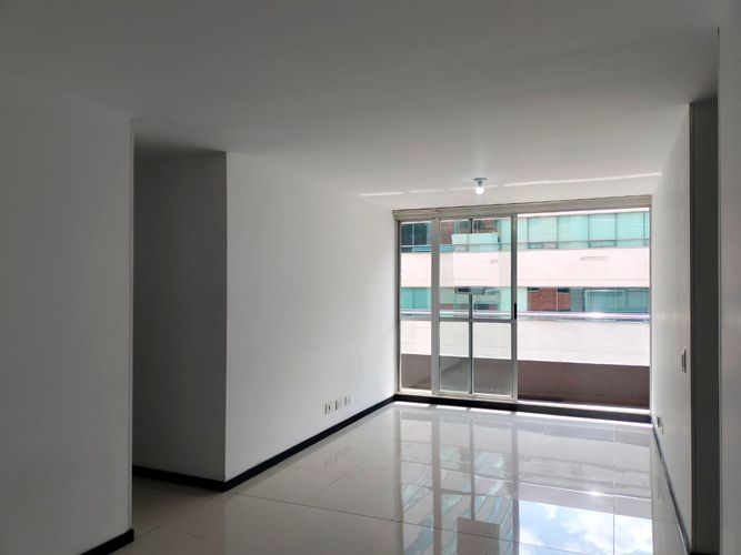 Apartamento de 3 alcobas en arriendo en El Poblado, Medellín, 74 m² · foto 12 de 17