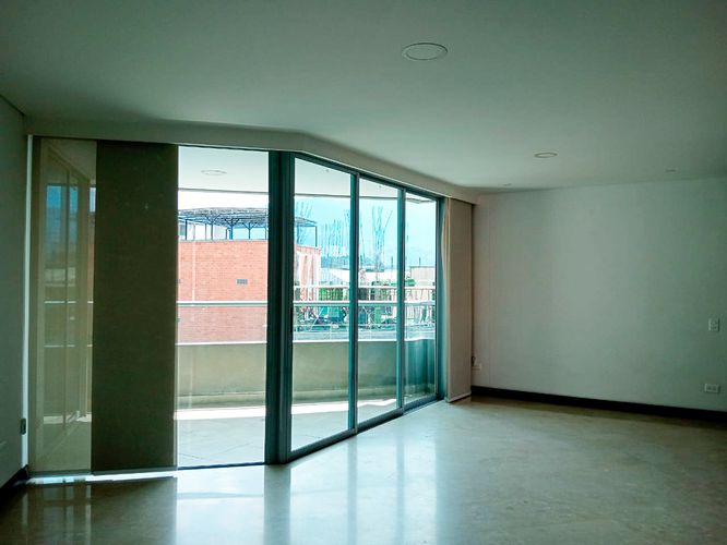 Apartamento de 3 alcobas en arriendo en Laureles, Medellín, 104 m² · foto 2 de 18