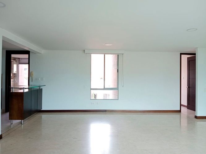 Apartamento de 3 alcobas en arriendo en Laureles, Medellín, 104 m² · foto 3 de 18