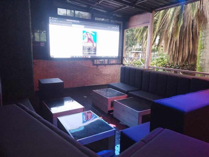 Local en arriendo en El Poblado, Medellín, 550 m² · foto 2 de 19