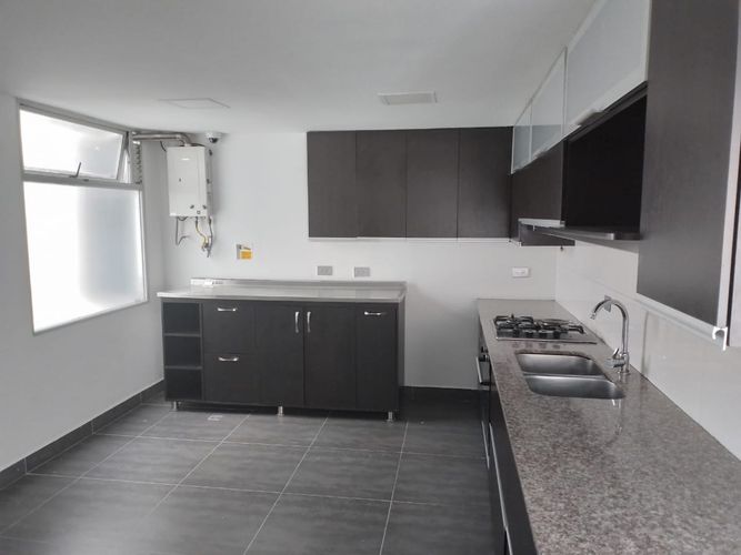 Apartamento de 3 alcobas en arriendo en Laureles, Medellín, 184 m² · foto 6 de 20