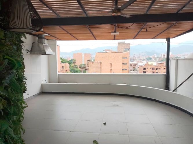 Apartamento de 3 alcobas en arriendo en Laureles, Medellín, 184 m² · foto 18 de 20