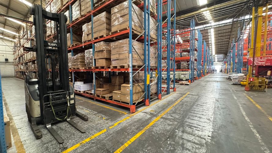 Bodega en arriendo en Salomia, Cali · foto 3 de 24