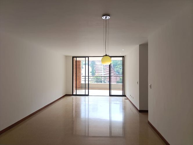 Apartamento de 3 alcobas en arriendo en Los Balsos, Medellín, 130 m² · foto 2 de 19