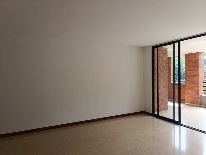 Apartamento de 3 alcobas en arriendo en Los Balsos, Medellín, 130 m² · foto 3 de 19