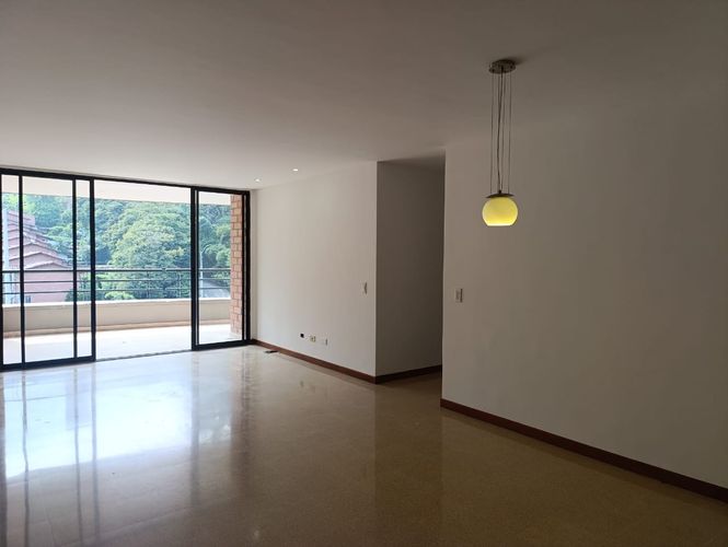 Apartamento de 3 alcobas en arriendo en Los Balsos, Medellín, 130 m² · foto 4 de 19