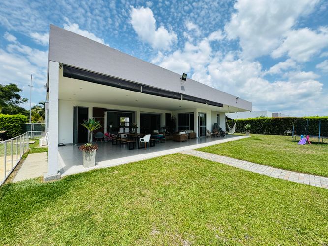 Casa de 4 alcobas en venta en Pueblito Cafetero, Pereira, 420 m² · foto 2 de 24
