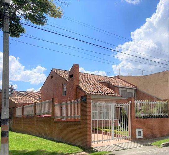 Casa de 4 alcobas en venta en Alhambra, Bogotá, 256 m² · foto 3 de 16