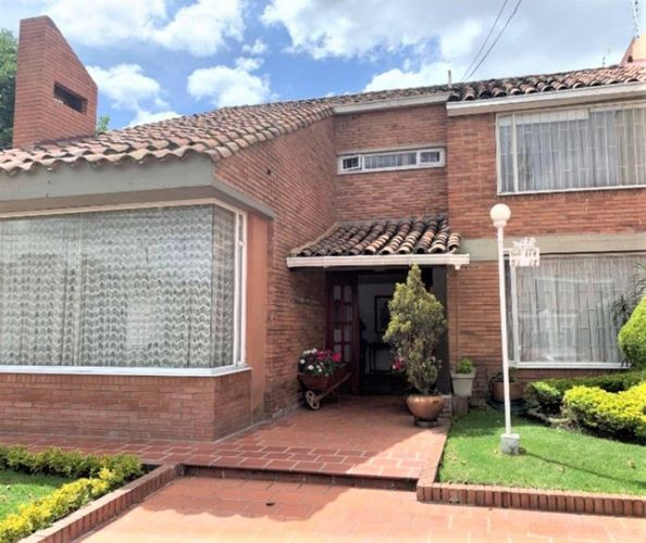 Casa de 4 alcobas en venta en Alhambra, Bogotá, 256 m² · foto 2 de 16