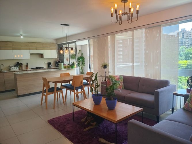 Apartamento de 2 alcobas en arriendo en El Poblado, Medellín, 94 m² · foto 2 de 18