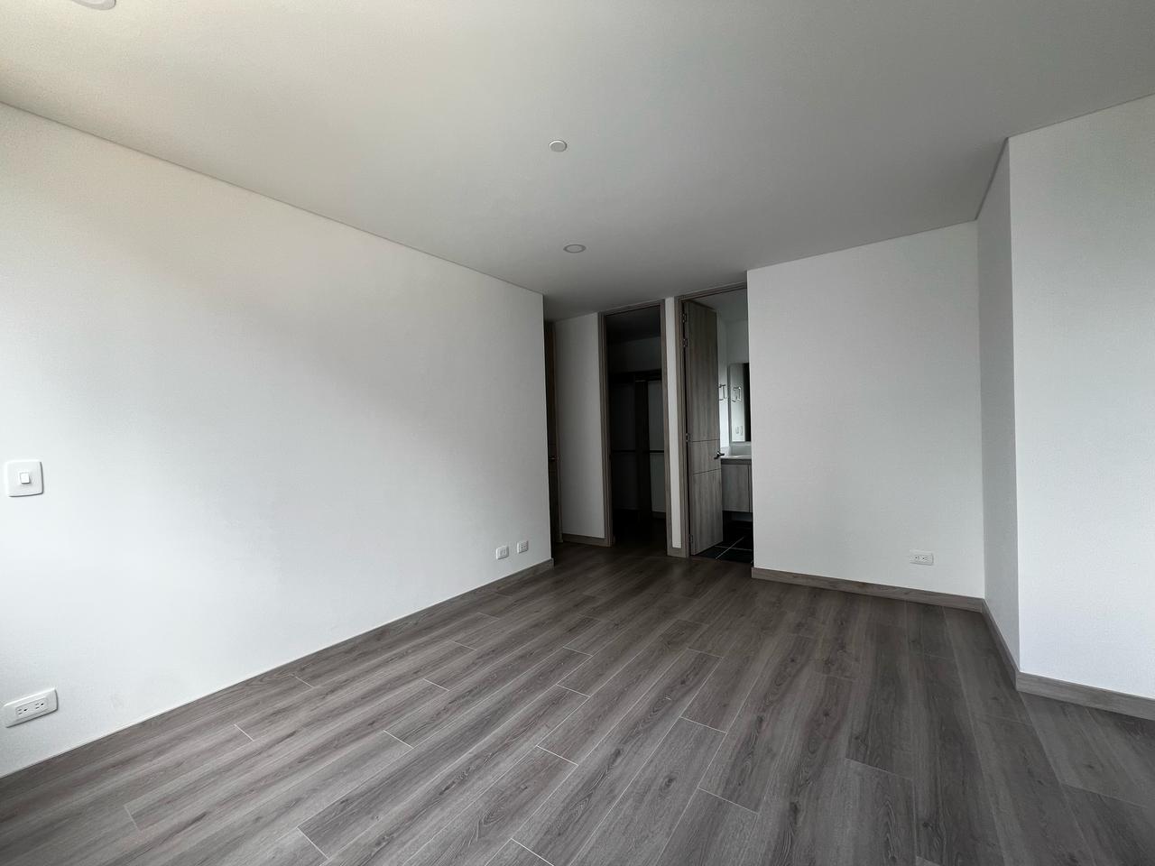 Apartamento en arriendo en Cumbres, Envigado · foto 4 de 18