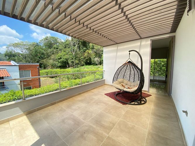 Casa de 5 alcobas en venta en Peon, Jamundí, 300 m² · foto 2 de 24
