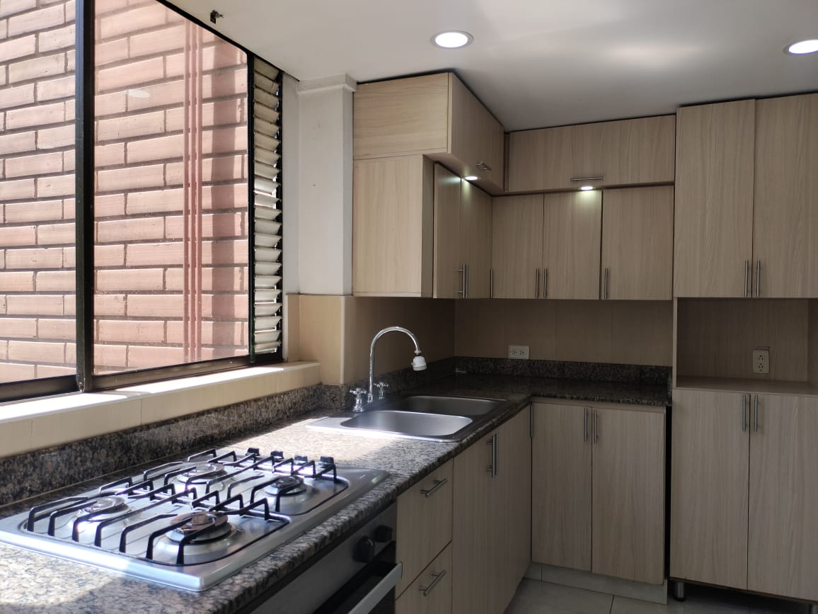 Apartamento en venta en El Poblado, Medellín · foto 5 de 17