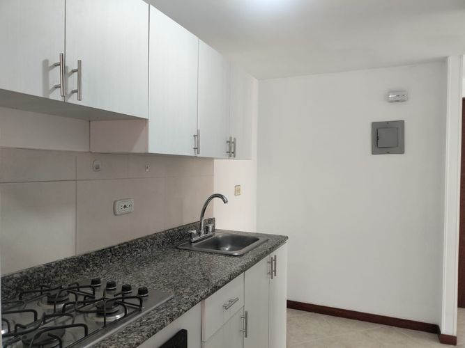 Apartamento de 2 alcobas en arriendo en El Poblado, Medellín, 74 m² · foto 4 de 13