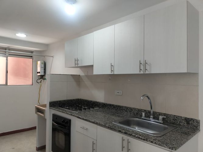 Apartamento de 2 alcobas en arriendo en El Poblado, Medellín, 74 m² · foto 5 de 13