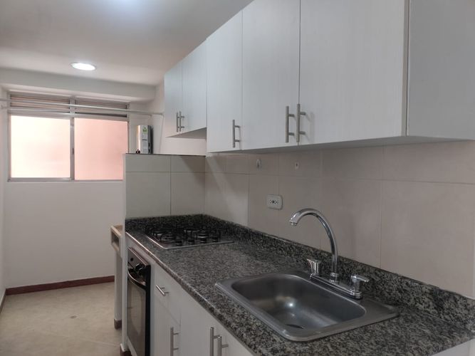 Apartamento de 2 alcobas en arriendo en El Poblado, Medellín, 74 m² · foto 6 de 13