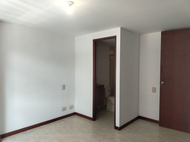 Apartamento de 2 alcobas en arriendo en El Poblado, Medellín, 74 m² · foto 10 de 13
