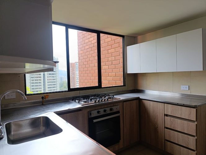 Apartamento de 3 alcobas en arriendo en Los Balsos, Medellín, 153 m² · foto 17 de 20