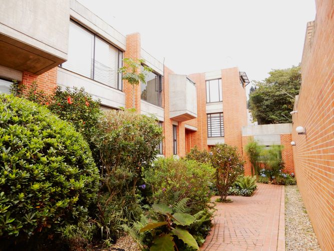 Casa en venta en Santa Ana Oriental, Bogotá · foto 2 de 24