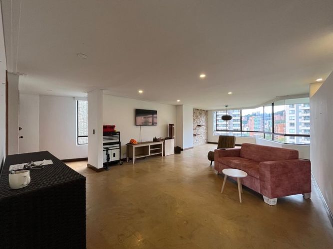 Apartamento de 3 alcobas en arriendo en El Poblado, Medellín, 210 m² · foto 3 de 19