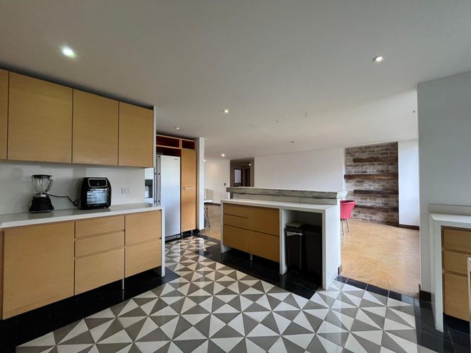 Apartamento de 3 alcobas en arriendo en El Poblado, Medellín, 210 m² · foto 5 de 19