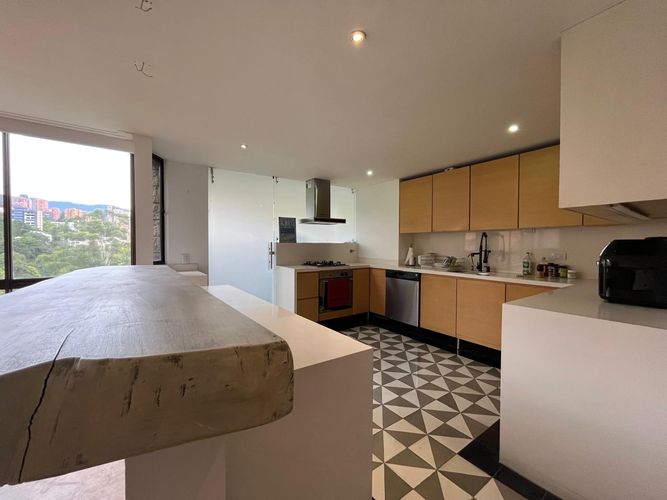Apartamento de 3 alcobas en arriendo en El Poblado, Medellín, 210 m² · foto 7 de 19
