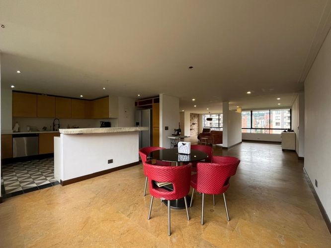 Apartamento de 3 alcobas en arriendo en El Poblado, Medellín, 210 m² · foto 14 de 19